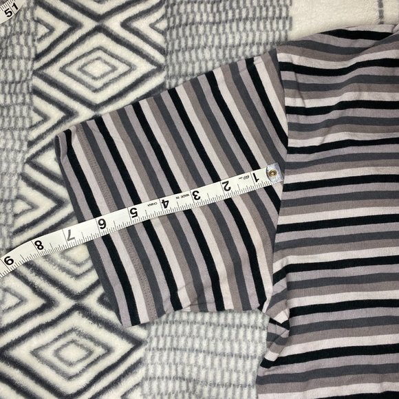 Uniqlo x JW Anderson Striped T Shirt Crew Neck Grey Black Stripe S - Picture 5 of 9